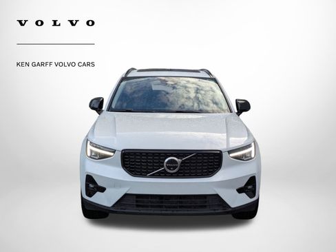 Used 2023 Volvo XC40 B5 Ultimate w/ Protection Package Premier image 9