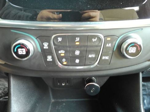 Used 2022 Chevrolet Traverse LS FWD image 42