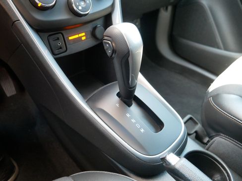 Used 2022 Chevrolet Trax LT w/ LT Convenience Package image 24