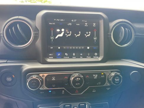 Used 2022 Jeep Wrangler Unlimited Sahara AWD/4WD image 18