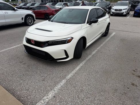 Used 2024 Honda Civic Type R image 2