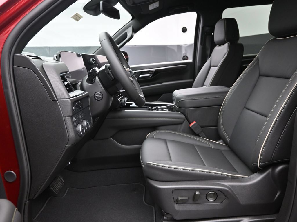 Used 2025 Chevrolet Suburban Premier AWD/4WD image 22