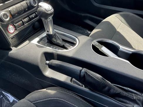 Certified 2022 Ford Mustang Convertible image 7