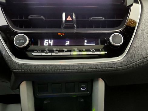 Used 2024 Toyota Corolla Cross AWD Hybrid w/ Moonroof Package image 31