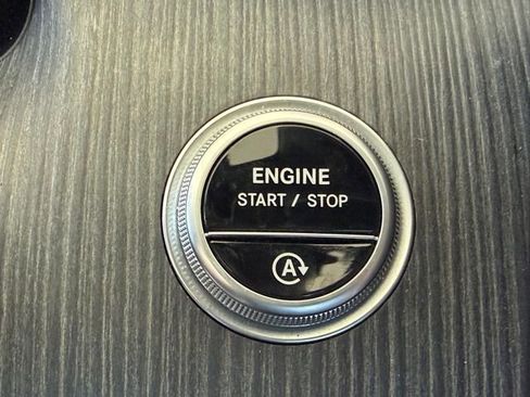 Used 2025 Mercedes-Benz C 300 Sedan image 24