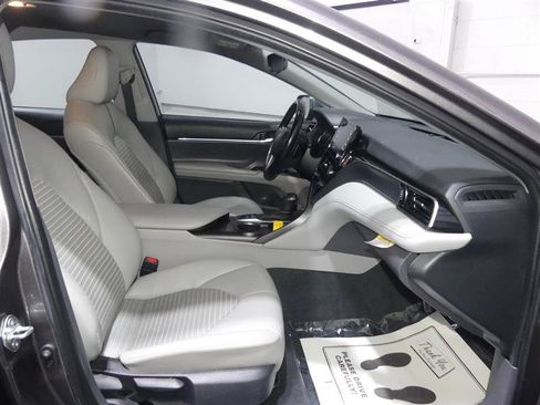 Used 2022 Toyota Camry SE w/ Cold Weather Package FWD image 22