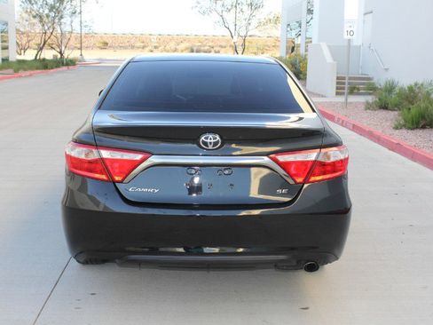 Used 2016 Toyota Camry SE image 6