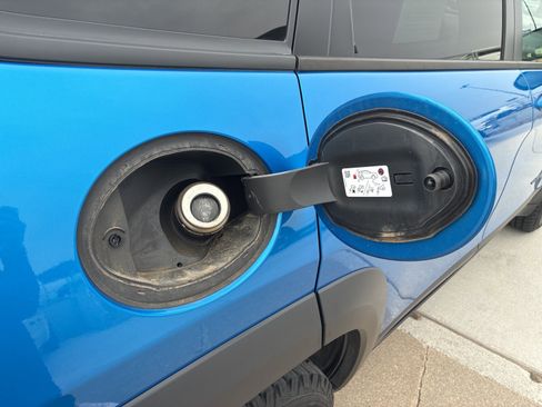 Used 2022 Jeep Cherokee Trailhawk w/ Comfort/Convenience Group image 15