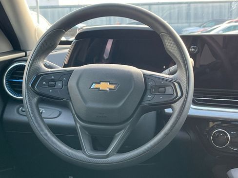 Used 2025 Chevrolet Trax LT image 27