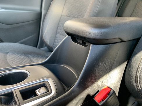 Used 2018 Chevrolet Equinox LT image 19