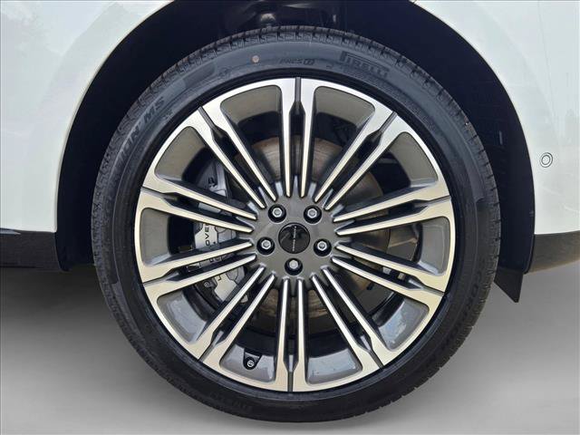 New 2026 Land Rover Range Rover Long Wheelbase SE AWD/4WD image 10