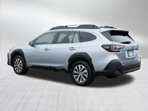 Used 2025 Subaru Outback Premium image 5