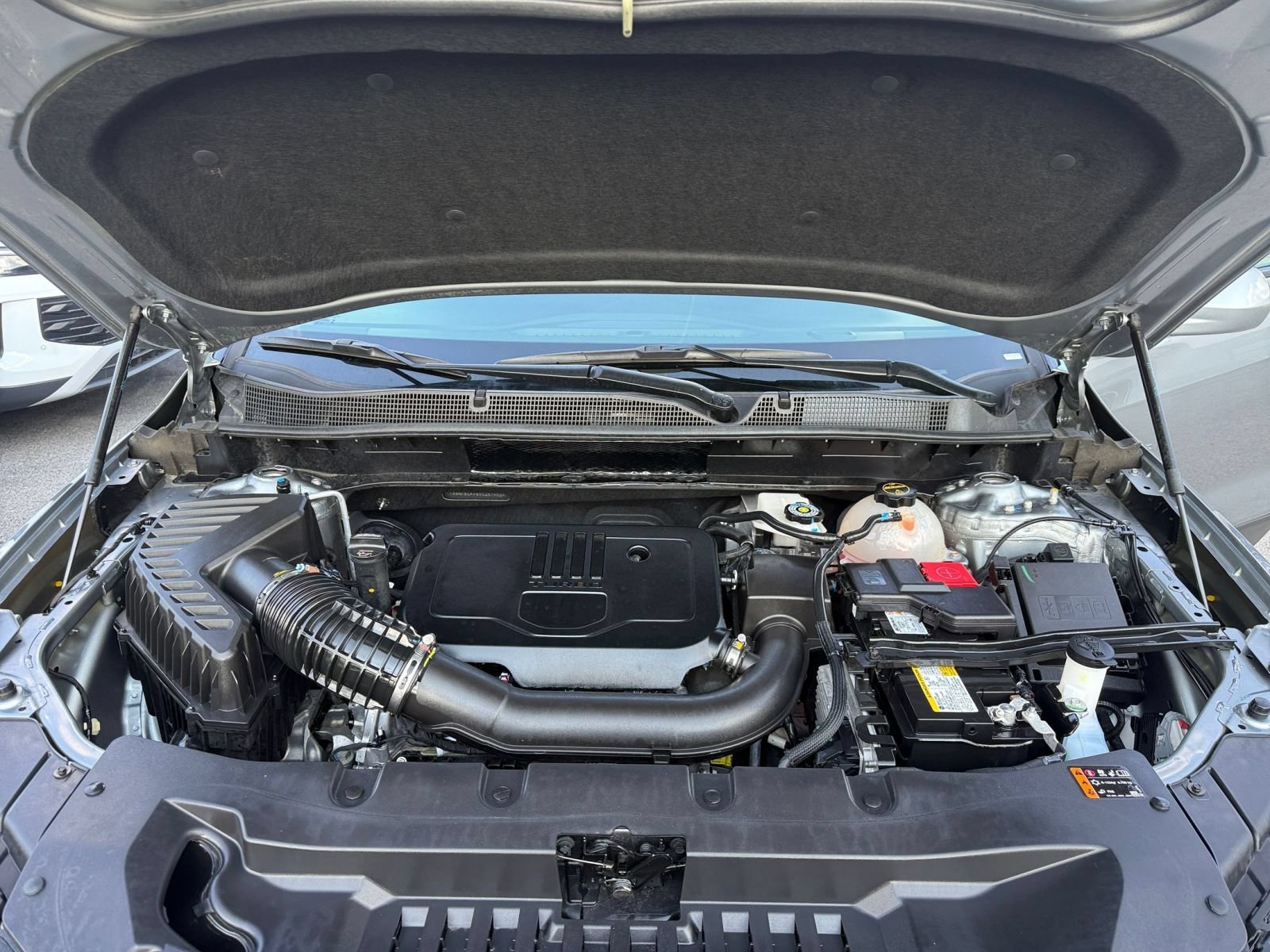 Used 2025 Chevrolet Blazer LT FWD image 32