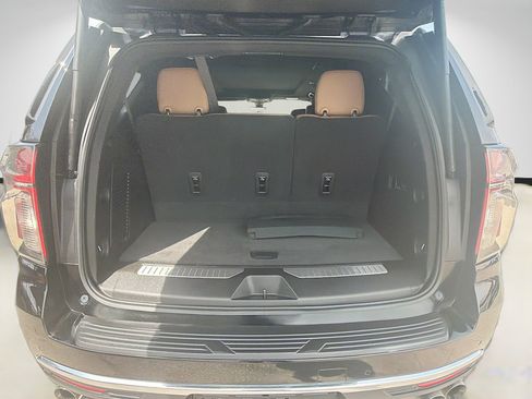 Used 2021 Chevrolet Tahoe Premier w/ Premium Package RWD image 25