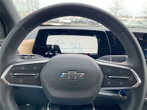 Used 2025 Chevrolet Equinox ACTIV w/ Safety and Technology Package image 11