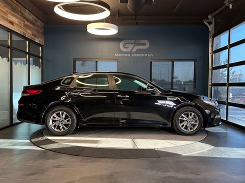 Used 2019 Kia Optima LX FWD image 2