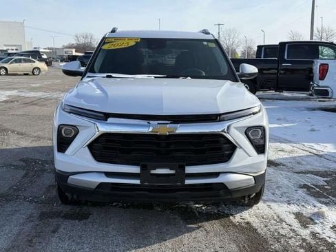 Used 2025 Chevrolet TrailBlazer LT image 3