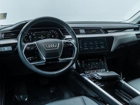 Used 2024 Audi Q8 e-tron Premium image 4