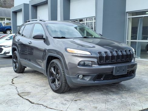 Used 2016 Jeep Cherokee Latitude AWD/4WD image 1
