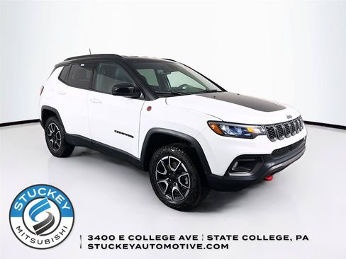 Used 2024 Jeep Compass Trailhawk w/ Trailhawk Convenience Group AWD/4WD image 1
