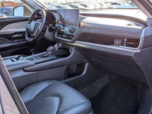 Used 2025 Toyota Grand Highlander AWD image 24