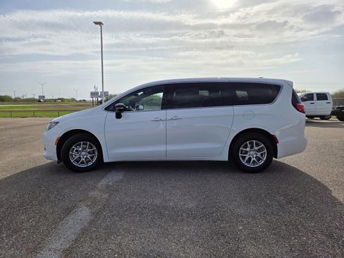 New 2026 Chrysler Voyager LX FWD image 4