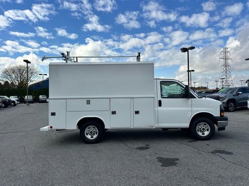 New 2025 GMC Savana 3500 w/ Power Convenience Package RWD image 3