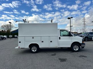 New 2025 GMC Savana 3500 w/ Power Convenience Package RWD video 3