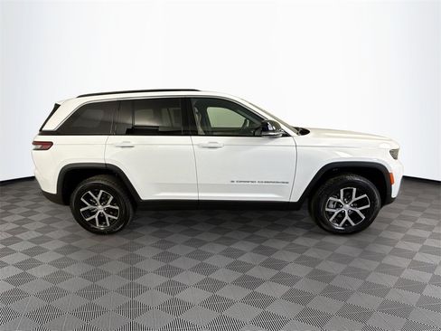 New 2025 Jeep Grand Cherokee Limited image 8