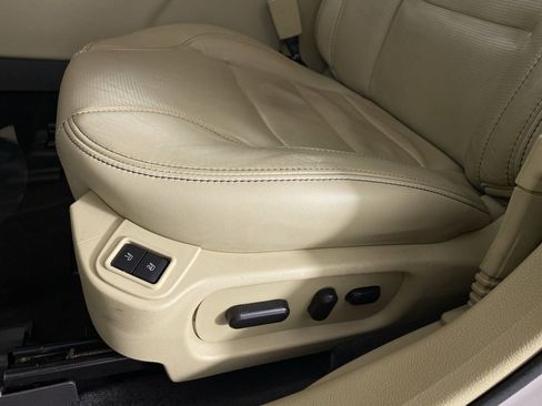 Used 2018 Ford Taurus Limited w/ Driver Assist Package image 9