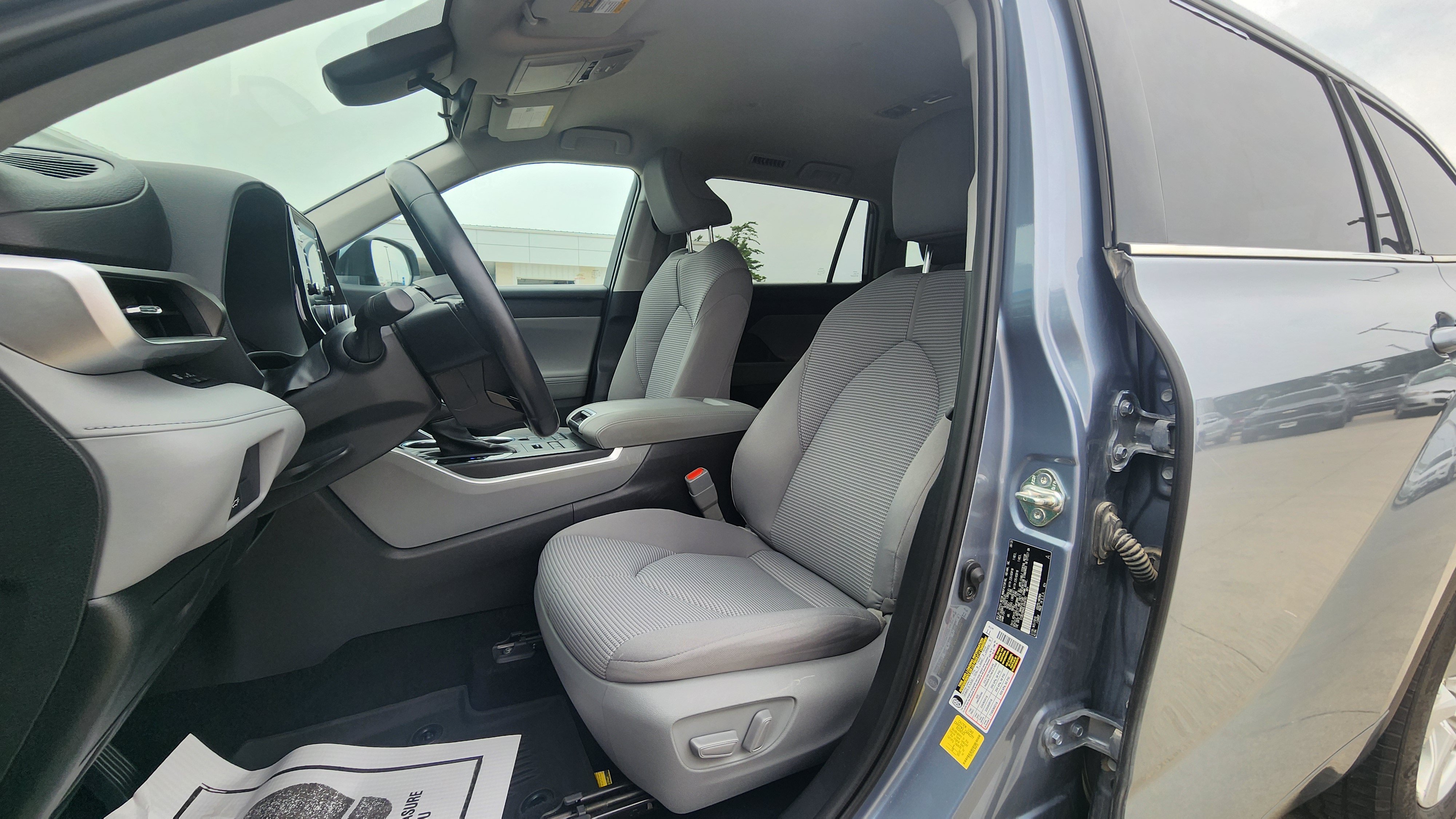 Used 2020 Toyota Highlander LE AWD/4WD image 12