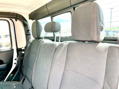 Used 2024 Jeep Gladiator Sport AWD/4WD image 14