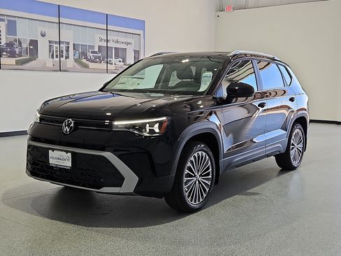 New 2026 Volkswagen Taos SE FWD image 4
