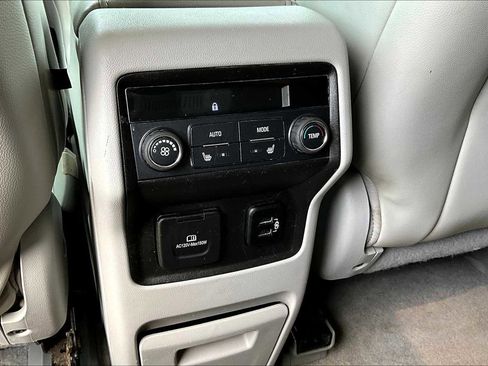Used 2017 GMC Acadia SLT image 30