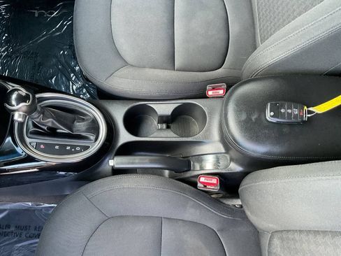 Used 2015 Kia Soul ! FWD image 23