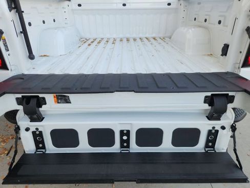 Used 2025 GMC Sierra 1500 SLT image 30