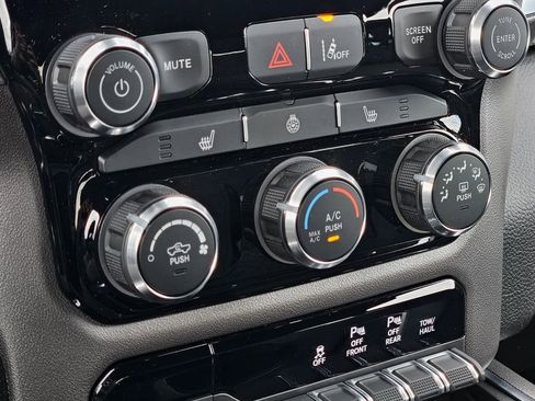 New 2026 RAM 1500 4x4 Crew Cab image 22