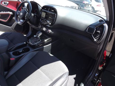 Used 2020 Kia Soul GT-Line Turbo FWD image 31