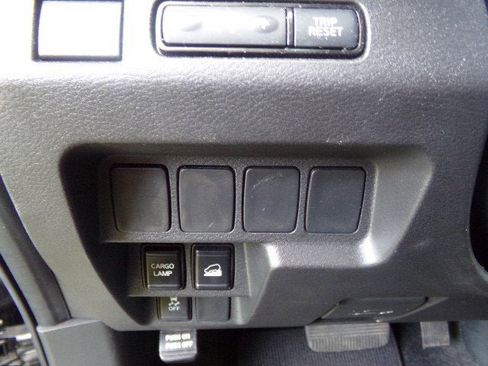 Used 2024 Nissan Frontier SV image 20