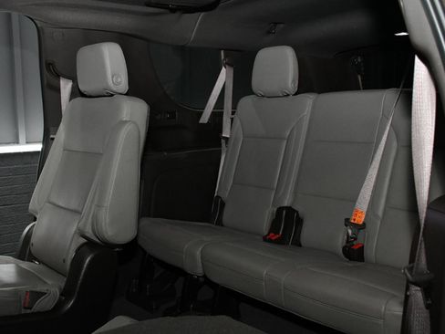 Used 2021 Chevrolet Suburban Z71 w/ Luxury Package image 33