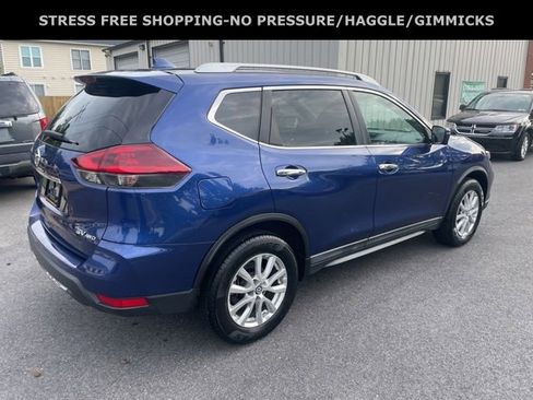 Used 2018 Nissan Rogue SV w/ Premium Package image 3