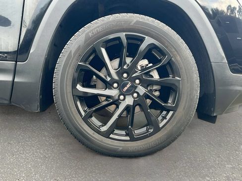 Used 2024 GMC Terrain SLE w/ Driver Convenience Package FWD image 28