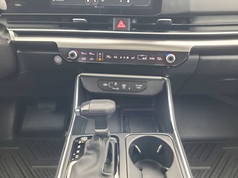 Used 2025 Kia Carnival SX Prestige FWD image 11