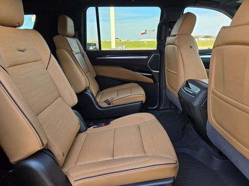 New 2026 Cadillac Escalade ESV Luxury image 30