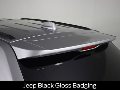 Used 2019 Jeep Grand Cherokee Laredo AWD/4WD image 29