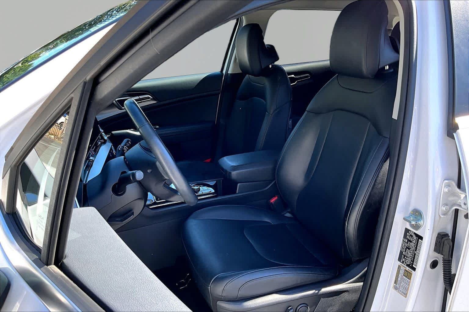Used 2023 Kia Sportage EX FWD image 8