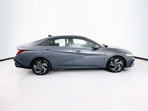 Used 2025 Hyundai Elantra SEL FWD image 10