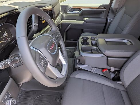 New 2025 GMC Sierra 1500 Elevation image 9