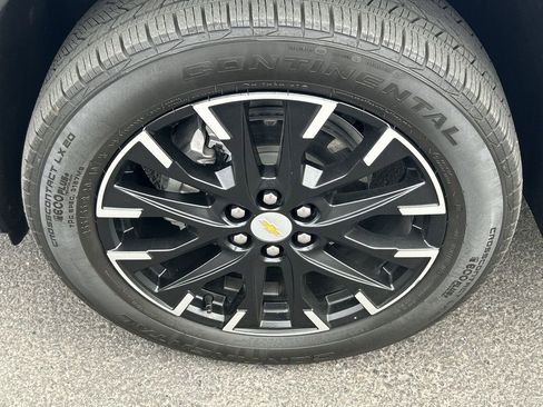 Used 2025 Chevrolet Traverse LT w/ Sun and Wheel Package image 34