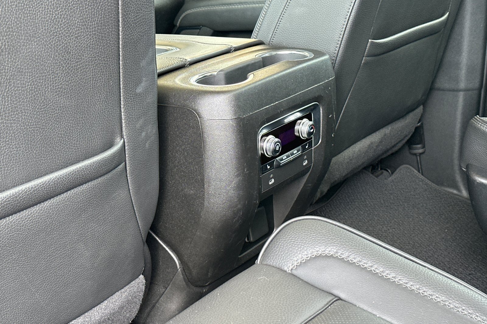 Used 2022 GMC Yukon Denali AWD/4WD image 15